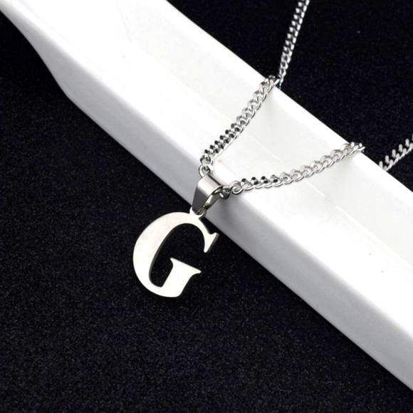 🔥FASHIONABLE "G" SILVER NECKLACE🔥 - Picture 1 of 6